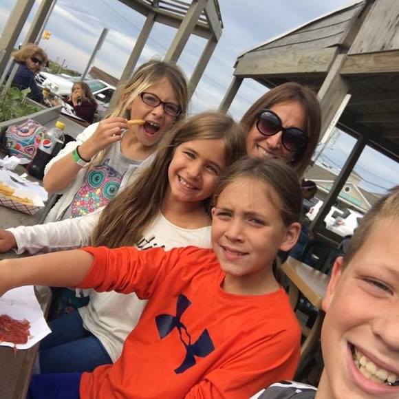 Meet your Posher, Alexandra - Picture 1 of 1